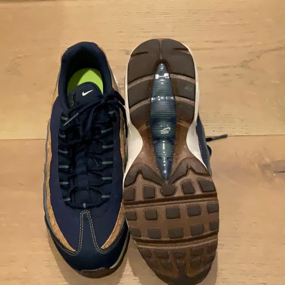 Great Condition Air Max 95.  Navy and Cork - Picture 3 of 4